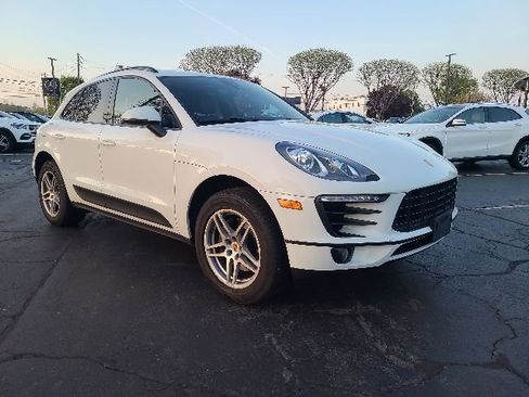 Used 2018 Porsche Macan AWD/4WD image 1