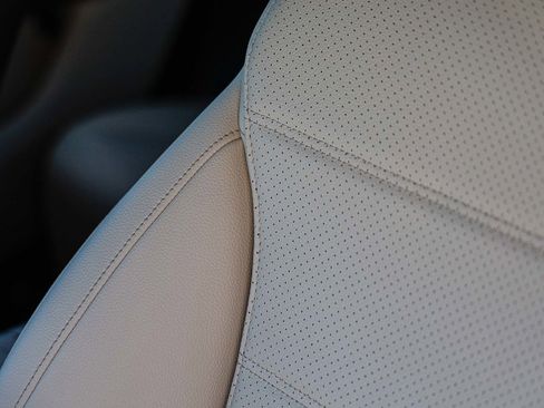 Certified 2025 Mercedes-Benz GLC 350e 4MATIC image 24