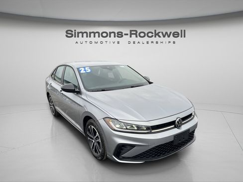 Used 2025 Volkswagen Jetta Sport image 3