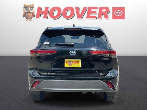 Used 2023 Toyota Highlander Bronze Edition AWD/4WD image 3