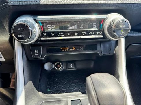 Used 2022 Toyota RAV4 LE AWD/4WD image 13