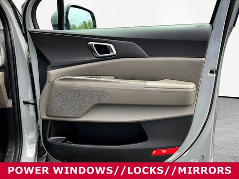 Used 2025 Kia Carnival EX FWD image 25
