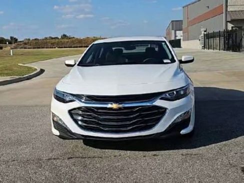 Used 2024 Chevrolet Malibu LT FWD image 3