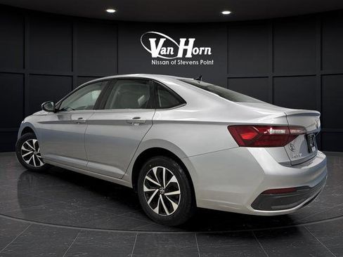 Used 2022 Volkswagen Jetta S image 3