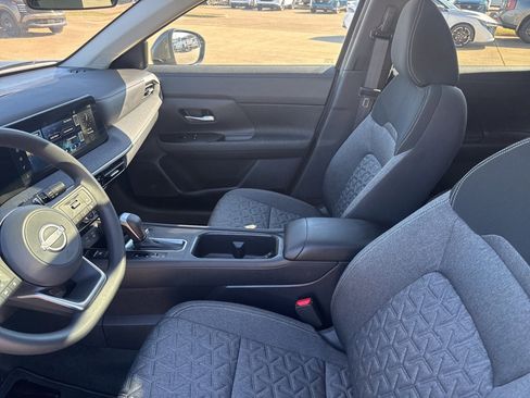 Certified 2025 Nissan Kicks SV w/ SV Premium Package image 31