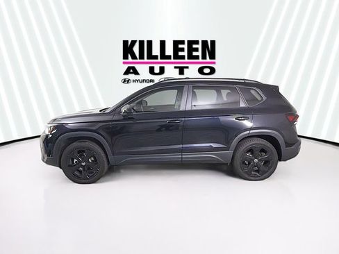 New 2025 Volkswagen Taos SE image 4