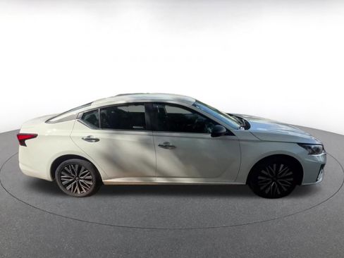 Used 2025 Nissan Altima 2.5 SV FWD image 16