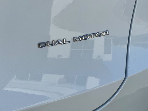 Used 2021 Tesla Model Y Long Range AWD/4WD image 37