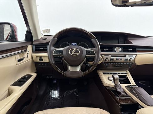 Used 2017 Lexus ES 350 w/ Luxury Package FWD image 29