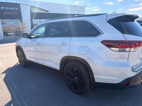 Used 2019 Toyota Highlander SE image 4