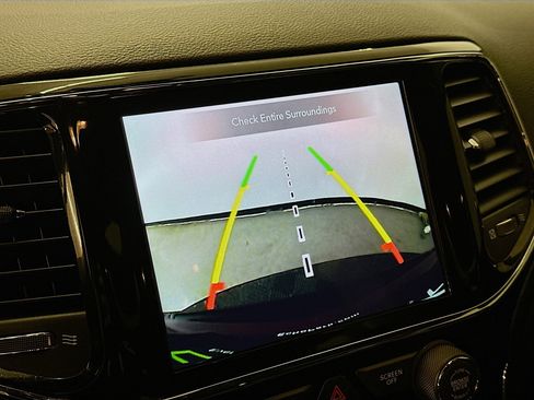 Used 2020 Jeep Grand Cherokee Altitude image 23