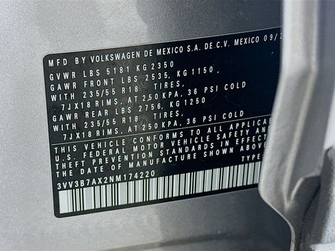 Used 2022 Volkswagen Tiguan SE w/ Panoramic Sunroof Package image 12