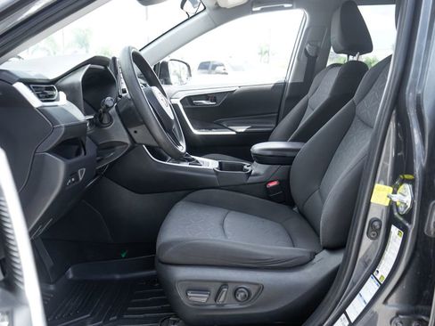 Used 2020 Toyota RAV4 XLE AWD/4WD image 17