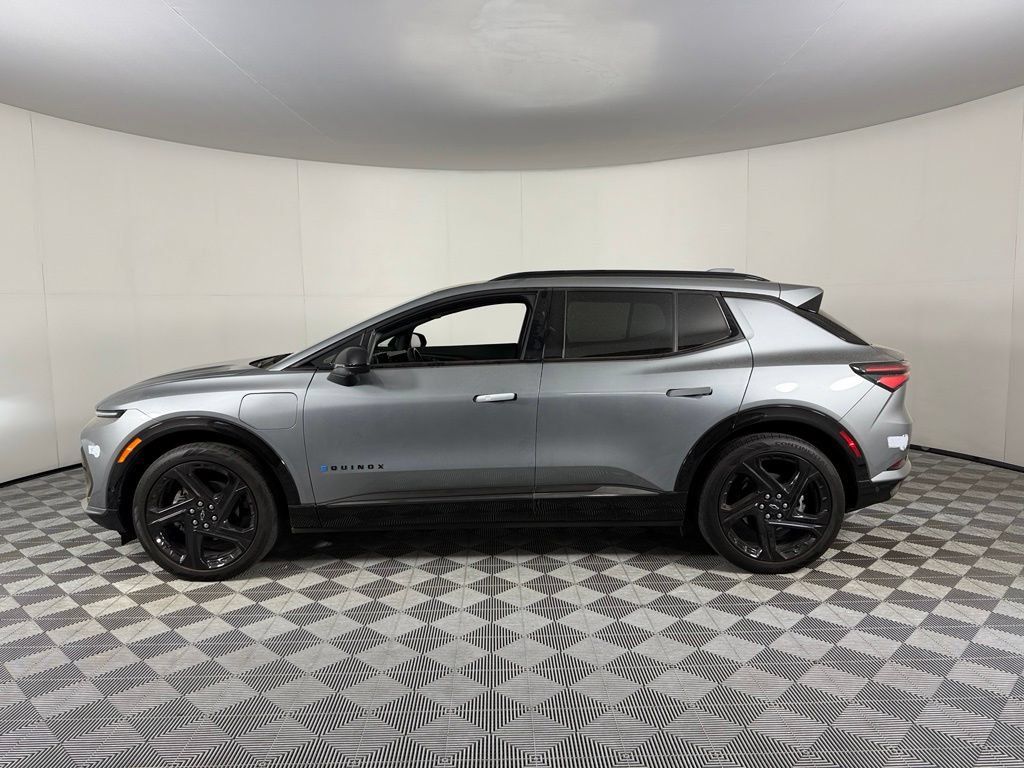 Used 2024 Chevrolet Equinox EV RS FWD image 10