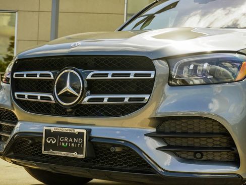 Used 2023 Mercedes-Benz GLS 580 4MATIC image 2