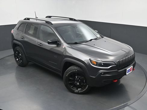 Used 2022 Jeep Cherokee Trailhawk w/ Premium Leather Package AWD/4WD image 31
