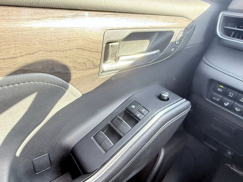 Used 2021 Toyota Highlander Limited image 11