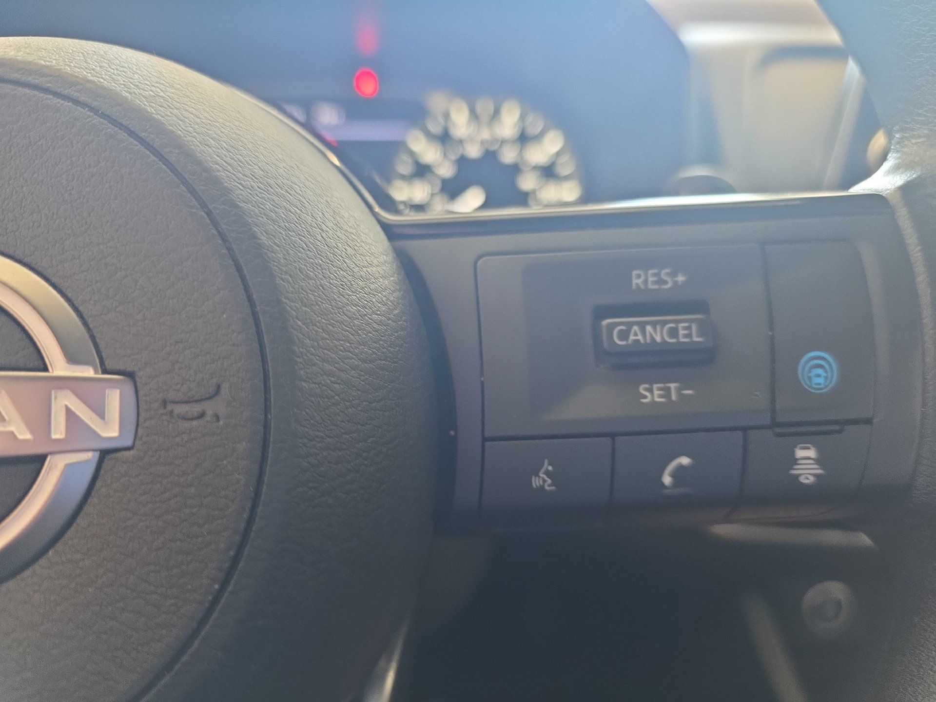 Used 2023 Nissan Rogue SV AWD/4WD image 17