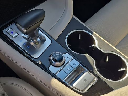 Used 2025 Genesis G70 2.5T image 26