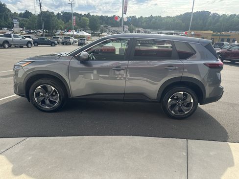 Used 2025 Nissan Rogue SV FWD image 5