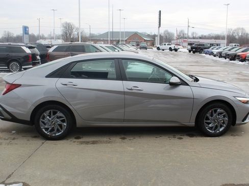 New 2026 Hyundai Elantra Blue image 5