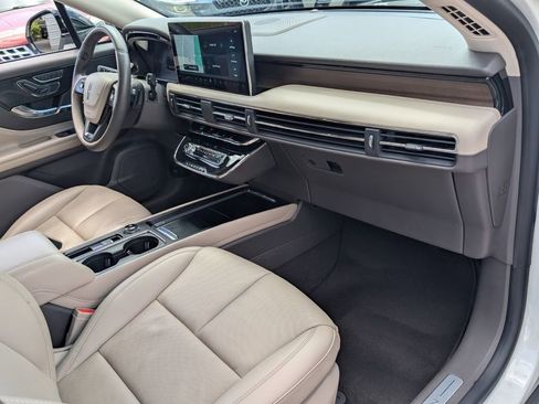 Used 2024 Lincoln Corsair Reserve image 13