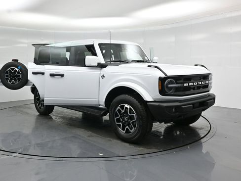 New 2026 Ford Bronco Outer Banks image 32