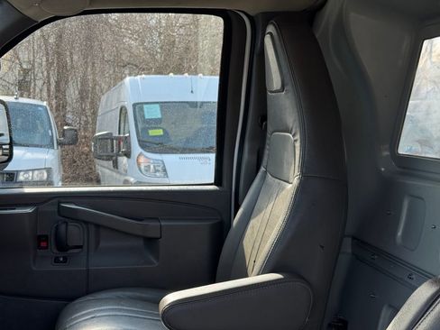 Used 2017 Chevrolet Express 2500 RWD image 19