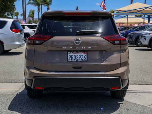 Used 2024 Nissan Rogue SV w/ SV Premium Package FWD image 31
