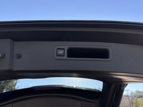 Used 2024 Toyota Highlander LE image 31