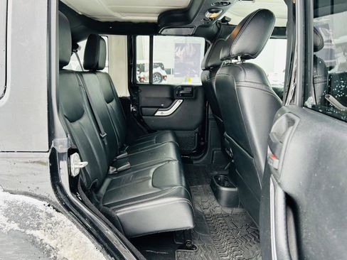 Used 2018 Jeep Wrangler Unlimited Rubicon w/ Cold Weather Group image 23