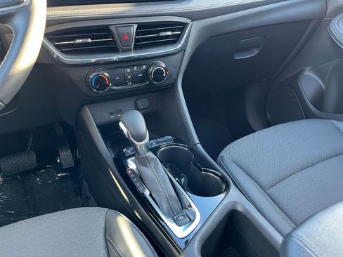 Used 2025 Buick Encore GX Preferred image 40