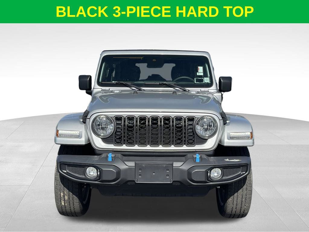 Used 2024 Jeep Wrangler Unlimited w/ Convenience Group AWD/4WD image 2