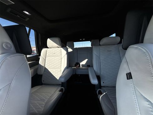 Used 2025 Cadillac Escalade Premium Luxury Platinum image 13