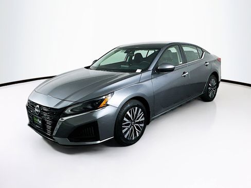 Used 2023 Nissan Altima 2.5 SV image 3