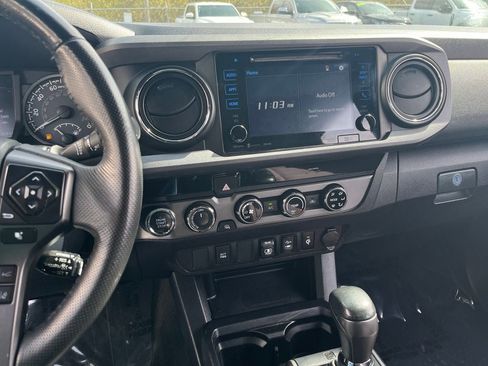 Used 2018 Toyota Tacoma TRD Off-Road AWD/4WD image 20