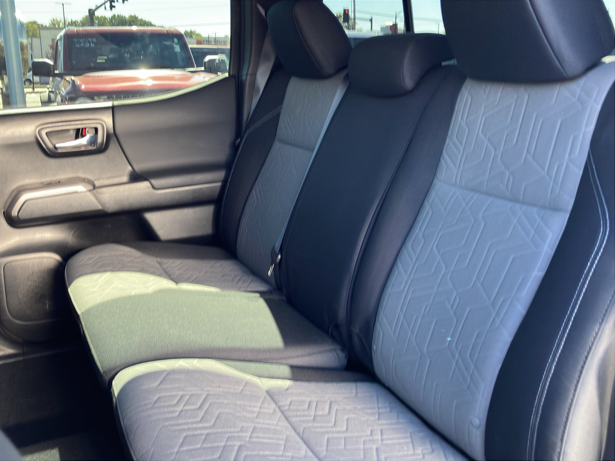 Used 2023 Toyota Tacoma TRD Off-Road w/ Black Out Package (TMS) AWD/4WD image 31