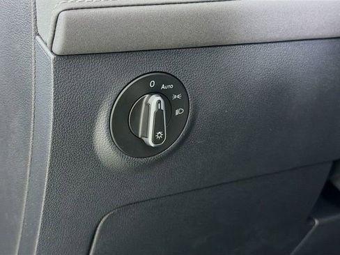 New 2026 Volkswagen Taos SE FWD image 10