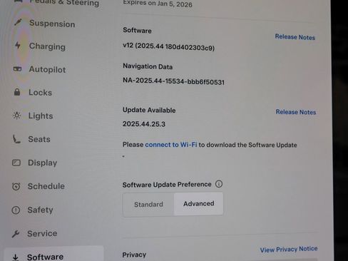 Used 2022 Tesla Model X image 32