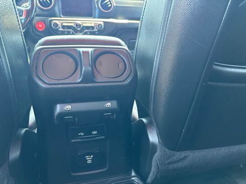 Used 2020 Jeep Gladiator Overland AWD/4WD image 14