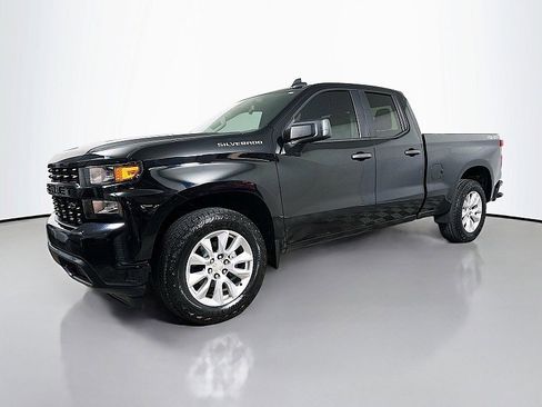 Used 2020 Chevrolet Silverado 1500 Custom w/ Custom Value Package AWD/4WD image 3