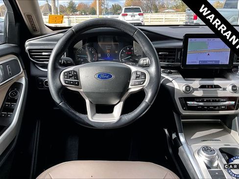 Used 2022 Ford Explorer XLT w/ Equipment Group 202A image 8