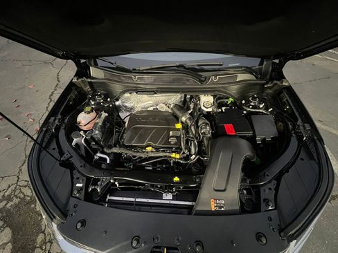 Used 2025 Chevrolet Trax LT w/ LT Convenience Package image 32