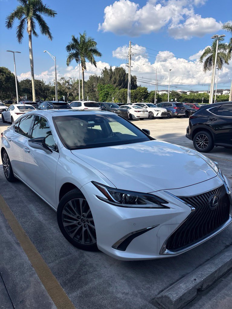 Used 2019 Lexus ES 300h w/ Premium Package FWD image 1