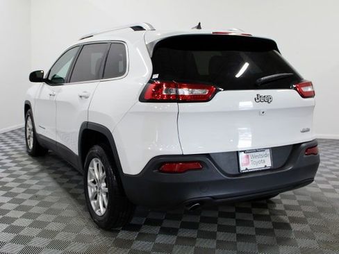 Used 2016 Jeep Cherokee Latitude w/ Cold Weather Group FWD image 4