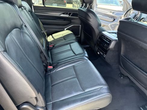 Used 2024 Jeep Wagoneer L Series II w/ Flexible Seating Group RWD image 25