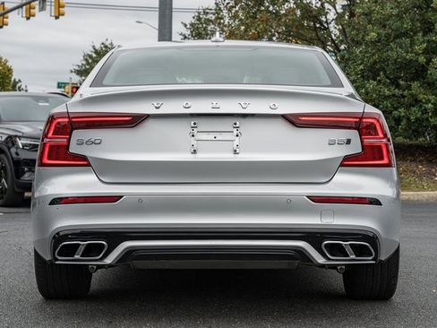 Certified 2022 Volvo S60 B5 Momentum w/ Premium Package image 6