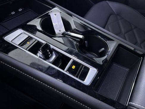 Used 2025 Volkswagen Atlas SE image 20