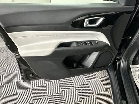 Certified 2023 Jeep Compass Limited AWD/4WD image 19