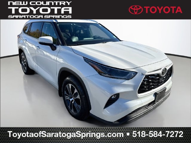 Used 2021 Toyota Highlander XLE AWD/4WD image 1